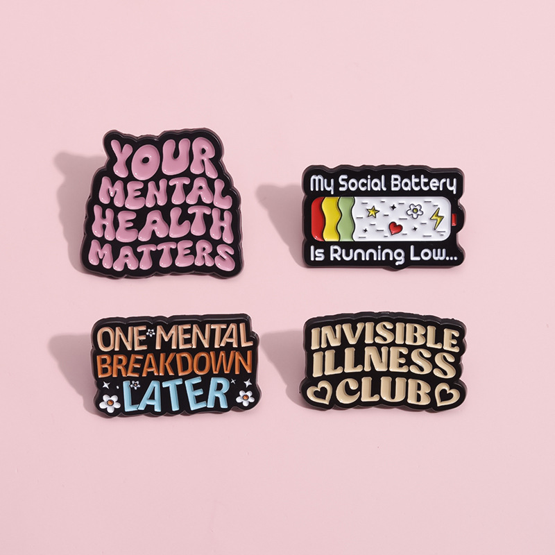 Broche en métal avec lettres d - Jewelry Making History avis et prix